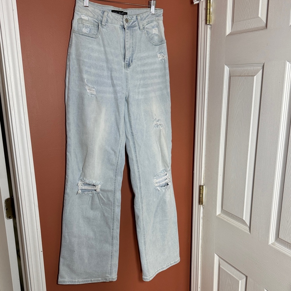 Light Wash Distressed High-Rise Women’s Jeans